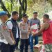 Kapolsek Salapian Salurkan Bantuan Kepada Korban Kebakaran. (Foto/Jhon).