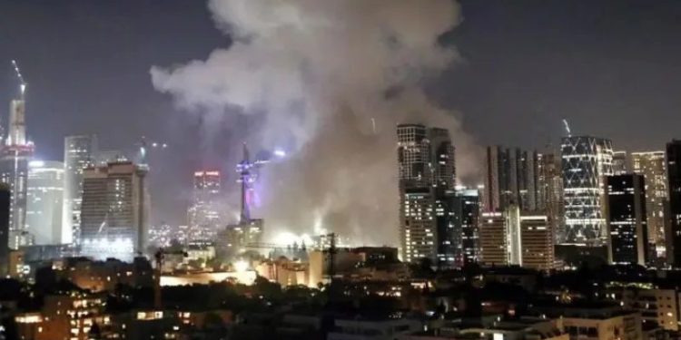 Iran Serang Israel dengan 200 Rudal Balistik, Tel Aviv dan Yerusalem Digempur. (Foto/Internet).