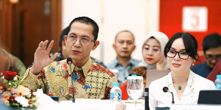 Kepala BP Batam Amsakar Achmad dan Wakil Kepala BP Batam Li Claudia Chandra. (Foto/Humas).