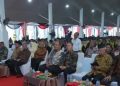 Bupati Asahan, Taufik Zainal Abidin, S.Sos., M.Si., (tengah) adiri acara Wisuda Sarjana (S1). (Foto/Istimewa).