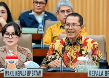 Kepala BP Batam Amsakar Achmad dan Wakil Kepala BP Batam Li Claudia Chandra. (Foto/Humas).