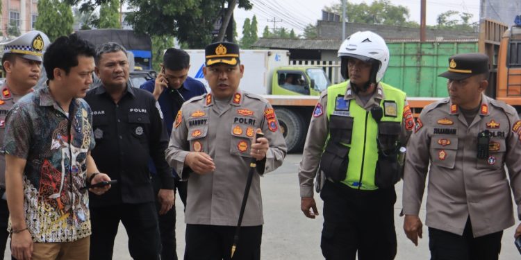 Kapolres Langkat Tinjau Ketersediaan BBM di SPBU Perdamaian Stabat,(Foto/Jhon).