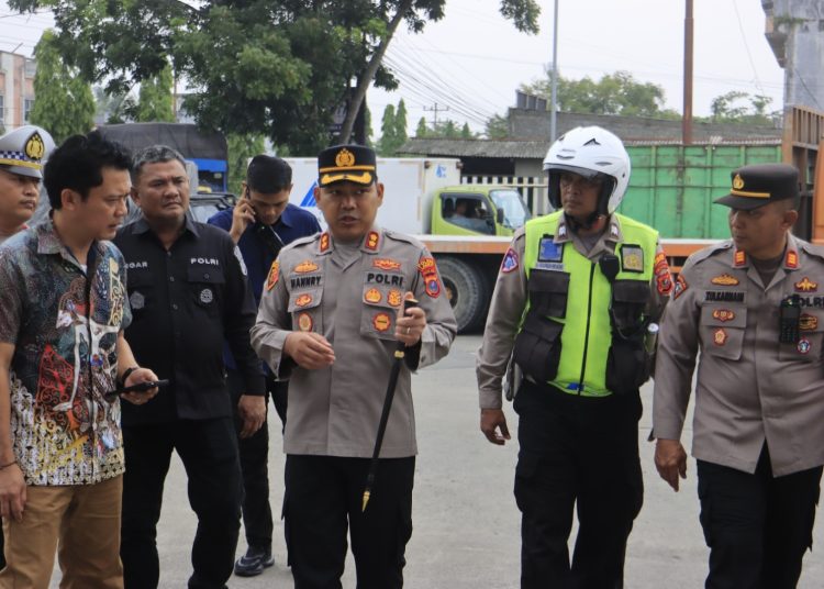 Kapolres Langkat Tinjau Ketersediaan BBM di SPBU Perdamaian Stabat,(Foto/Jhon).