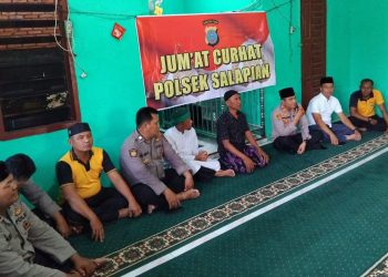 Serap Aspirasi Warga, Polsek Salapian Gelar Jumat Curhat di Desa Naman Jahe. (Foto/Jhon).