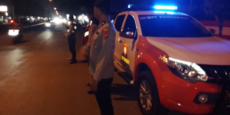 Cegah Begal danTawuran, Personil Polres Langkat Sisir Jalur Protokol Hingga Perbatasan. (Foto/Jhon)