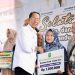 Wali Kota Batam menyalurkan insentif kepada 4.000 Lansia di Batam. (Foto/Istimewa).