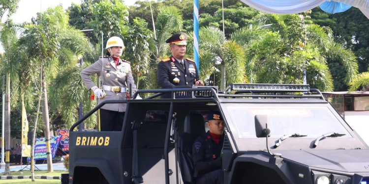 Perdana di Polda Kepri, Polwan Jadi Komandan Upacara HUT Bhayangkara ke-80. (Foto/Humas).