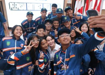Wakil Wali Kota Li Claudia Chandra foto bersama Atlit Batam. (Foto/Humas).
