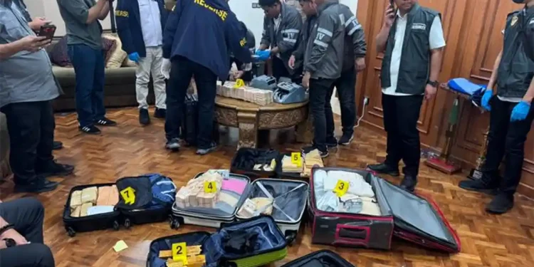 Tim Gabungan Polri Geledah Rumah Mewah di Sentul Dan Temukan Emas Dan Uang Senilai Rp 476 Miliar. (Foto/Net).