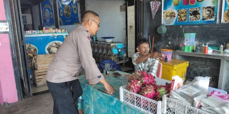 Bhabinkamtibmas Polsek Stabat Imbau Warga Waspada Curanmor serta Manfaatkan Call Center 110. (Foto/Jhon).
