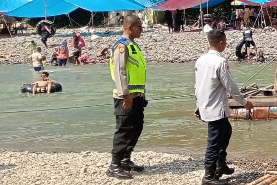 Polsek Padang Tualang Imbau Pengunjung Eko Wisata Tangkahan Utamakan Keselamatan. (Foto/Jhon).