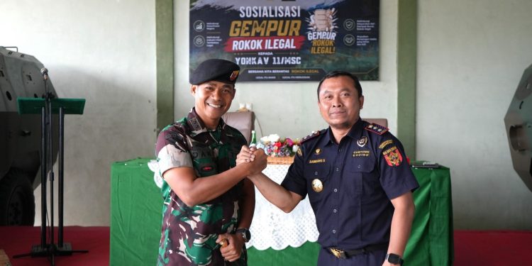 Bea Cukai Lhokseumawe Edukasi Prajurit Yonkav 11/Macan Setia Cakti untuk Perangi Peredaran Rokok Ilegal. (Foto/Humas).