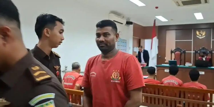Terdakwa WN India Vimal Ulas (baju tahanan warna mera) kasus pembunuhan. (Foto/Dok).