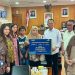 Wali Kota Batam Serahkan Santunan JKK Taspen Pada Keluarga Almarhum Abdul Aziz. (Foto/Humas).
