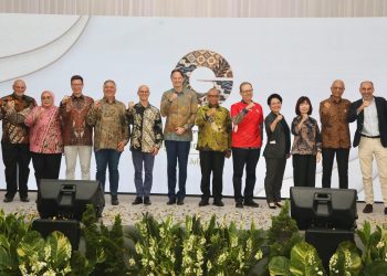 Wakil Menteri Ketenagakerjaan, Afriansyah Noor foto bersama usai acara. (Foto/Humas).