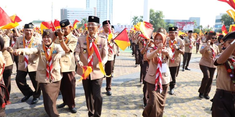 Amsakar Achmad Bertindak Sebagai Pembina Upacara Peringatan Hari Pramuka ke-65 Tingkat Kota Batam. (Foto/Istimewa).