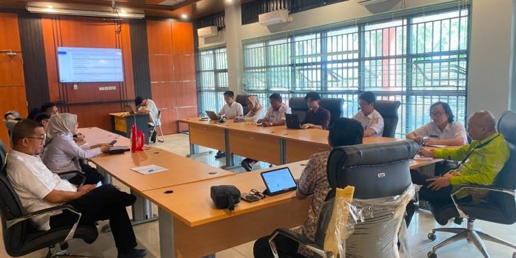 Diskominfo Dan Anggota Tim Percepatan Pembangiunan Tulang Bawang Gelas FGD. (Foto/Masderik).