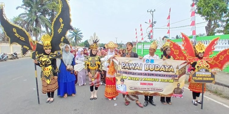 Pemkab Tulang Bawang Gelar Karnaval Budaya Dan Pawai Drumband se-Tulang Bawang. (Foto/Masderik).
