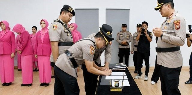 Dua Kasat Dan Empat Kapolsek di Polresta Barelang Dimutasi. (Foto/Istimewa).