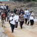 Kepala BP Batam yang juga Wali Kota Batam, Amsakar Achmad berjalan menuju lokasi proyek. (Foto/Humas).