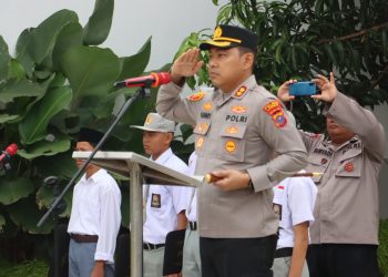 Kapolres Langkat Jadi Pembina Upacara di Yayasan Pendidikan Putra Jaya Jabal Rahman. (Foto/Jhon).