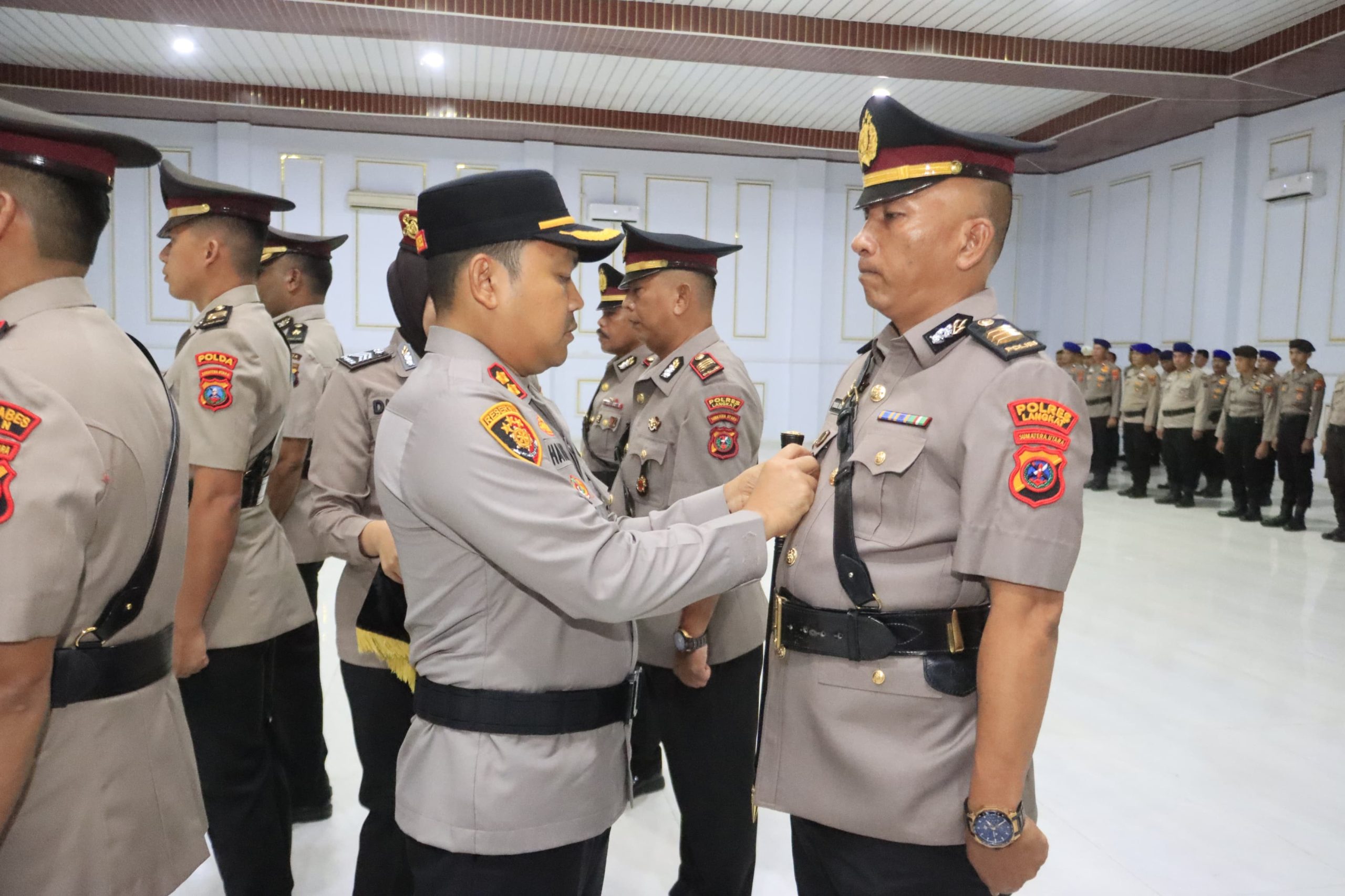 Kapolres Langkat Pimpin Sertijab Kabag Sdm, Kasat dan Kapolsek . (Foto/Humas).