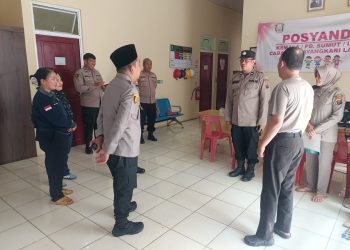Kapolres Langkat tinjau fasilitas dan pasien di Klinik Polres. (Foto/Jhon).