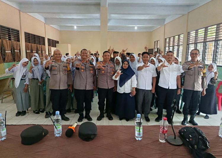 Polri Hadir di Sekolah, Sat Binmas Polres Langkat Edukasi Pelajar Cegah Pergaulan Bebas dan Gangguan Kamtibmas. (Foto/Jhon).