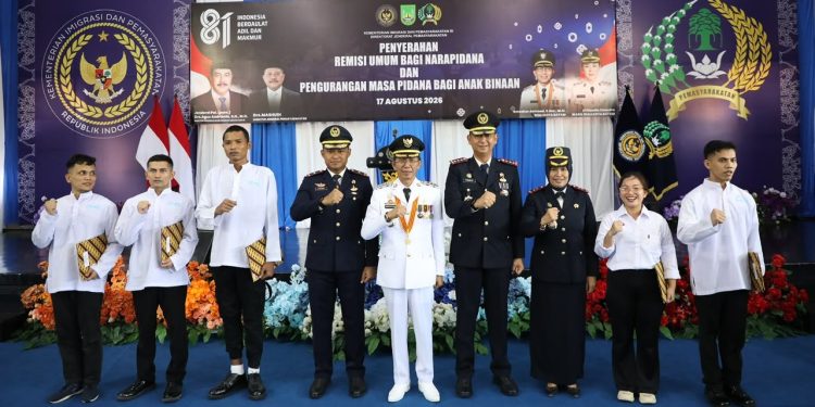 Wali kota Batam Amsakar Achmad dan Wakil Wali Kota Batam Li Claudia Chandra foto bersama usai acara. (Foto/Istimewa).