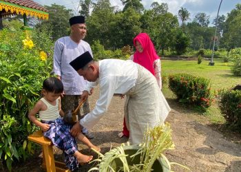 Mandi Safar di Replika Istana Damnah, Merawat Tradisi dan Ingatan Masyarakat Melayu. (Foto/Handoyo).