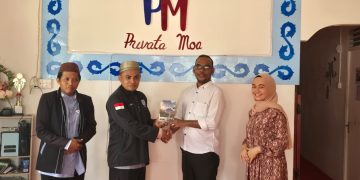 Lingga dan Politik Ingatan: Hamka Kedang Menyerahkan “Destinasi Cinta” ke Privata Moa. (Foto/Handoyo).