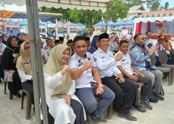 Camat Lingga Buka Lomba Cerdas Cermat Dan Debat Pelajar Di Lapangan Hang Tuah Daik. (Foto/Handoyo).