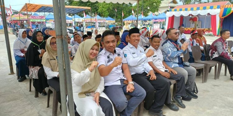 Camat Lingga Buka Lomba Cerdas Cermat Dan Debat Pelajar Di Lapangan Hang Tuah Daik. (Foto/Handoyo).