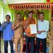 Mengukuhkan Amanah, KUA Lingga Serahkan Akta Ikrar Wakaf Masjid Al Marhamah Desa Mepar. (Foto/Handoyo).