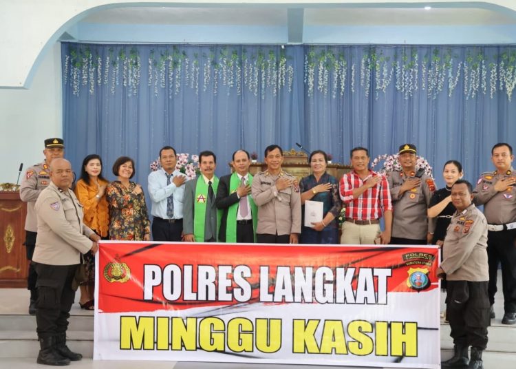 Polres Langkat Gelar Minggu Kasih, Ajak Jemaat GKI Bersama Jaga Kamtibmas. (Foto/Jhon).