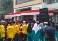 Anggota DPRD Padang Pariaman,Joe Aplinanda Lepas Peserta Jalan Santai HUT RI Ke-81.(Foto/Agustin).