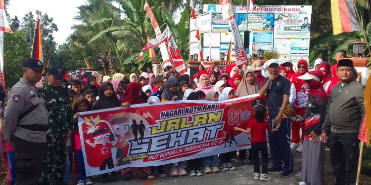 Meriahkan HUT RI ke-81,Nagari Koto Baru Gelar Jalan Sehat.(Foto/Agustin).