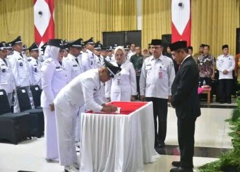 Bupati Padang Pariaman,John Kenedy Azis Resmi Melantik 73 Wali Nagari.(Foto/Agustin).