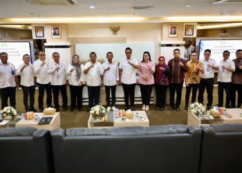 Wali Kota Batam Amsakar Achmad foto bersama dengan rombongan Wali Kota Medan. (Foto/Istimewa).
