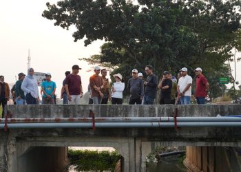 29 Titik Banjir Ditangani, Li Claudia Turun Langsung ke Lapangan. (Foto/Istimewa).