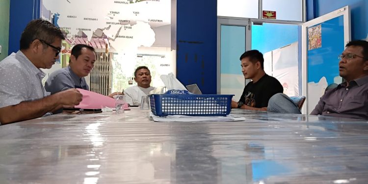 Kketua Panitia pelaksanaan UKW PWI Kepri Heri Sembiring dan Ketua DK PWI Kepri Parna Simarmata. (Foto/Dok PWI).