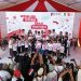 Kapala dan Wakil Kepala BP Batam foto bersama masyarkat rempang.(Foto/Humas).