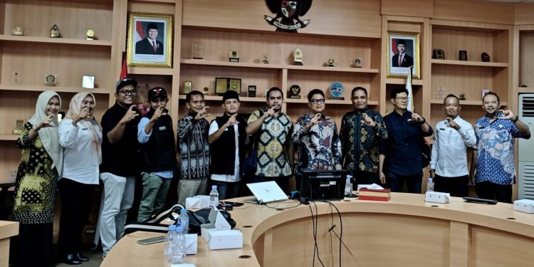 PWI Dorong Penguatan Keterbukaan Informasi pada Forum Konsultasi Publik Diskominfo Kepri. (Foto/Pwi kepri).
