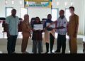 Kakam Ibu Rusiya Menyalurkan Bantuan BLT-DD Sebanyak 10 KPM yang menerima. (Foto/Maria).
