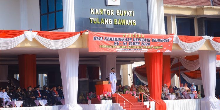 Pemkab Tulang Bawang Gelar Upacara Pengibaran Bendera HUT ke-81 Kemerdekaan RI. (Foto/Masderik).