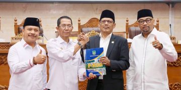 Walikota Batam Amsakar Achmad dan Ketua DPRD Kota Batam. (Foto/Istimewa).