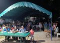 Antusias warga menghadiri acara perlombaan karaoke di Lapangan Pasum II Komplek Dotamana. (Foto/Istimewa).