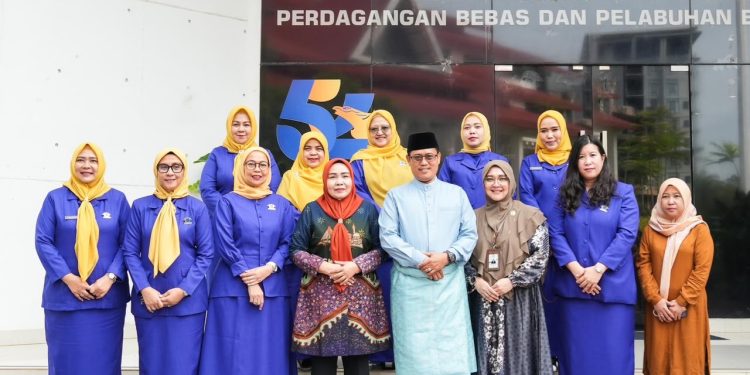 PIKORI BP Batam Salurkan Bantuan Kemanusiaan Bencana NTT melalui BAZNAS. (Foto/Humas).