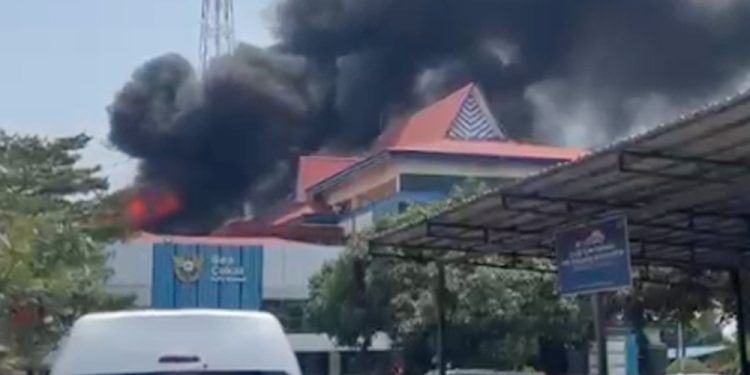 Kantor Bea Cukai Batam Dilalap Sijago Merah, Diduga Tempat penyimpanan Barang Bukti. (FotoDokumentasi).