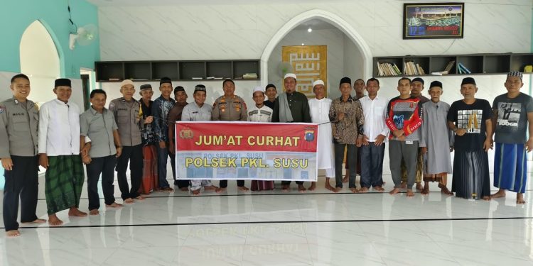 Polsek Pangkalan susu Gelar “Jumat Curhat” di Mesjid At-Taqwa. (Foto/Jhon).